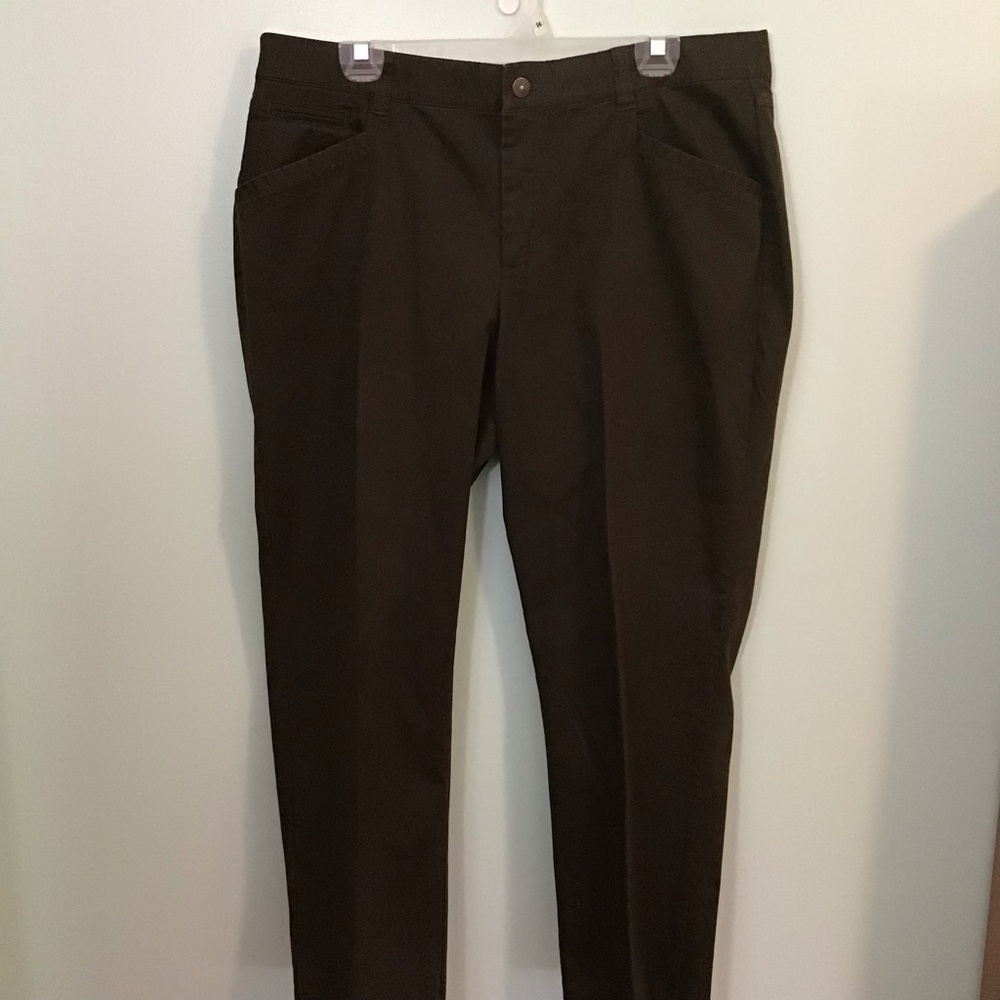 Christopher & Banks Straight Leg Pants in Olive green
